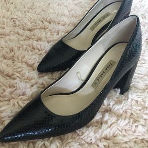 Zara black croc-embossed pumps